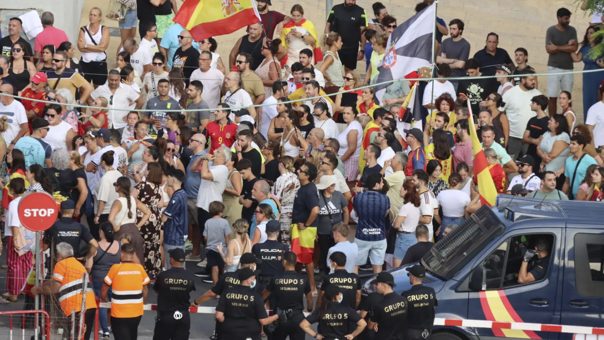 Cientos de ceutíes salen a las calles en el tercer día de protestas contra la crisis migratoria Cientos de ceutíes salen a las calles en el tercer día de protestas contra la crisis migratoria