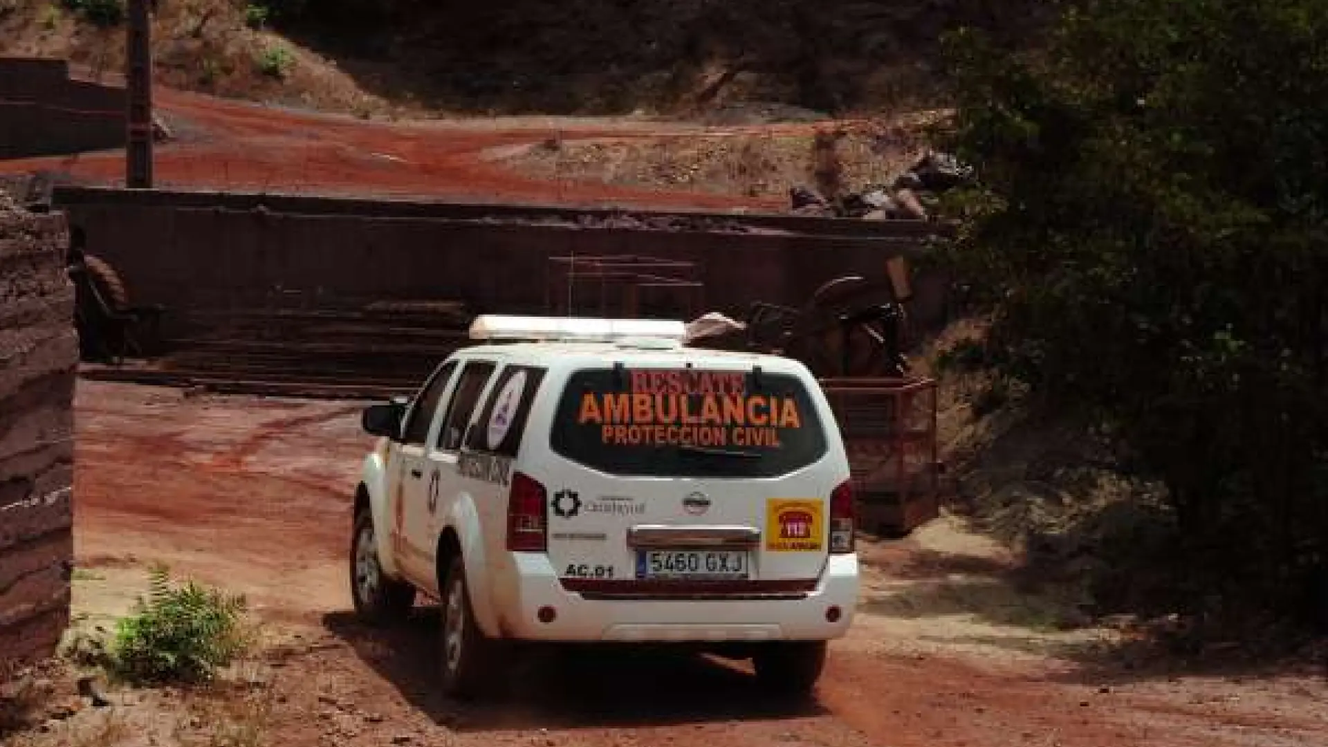 Dos trabajadores quedan atrapados tras derrumbarse un edificio en obras en Sariñena