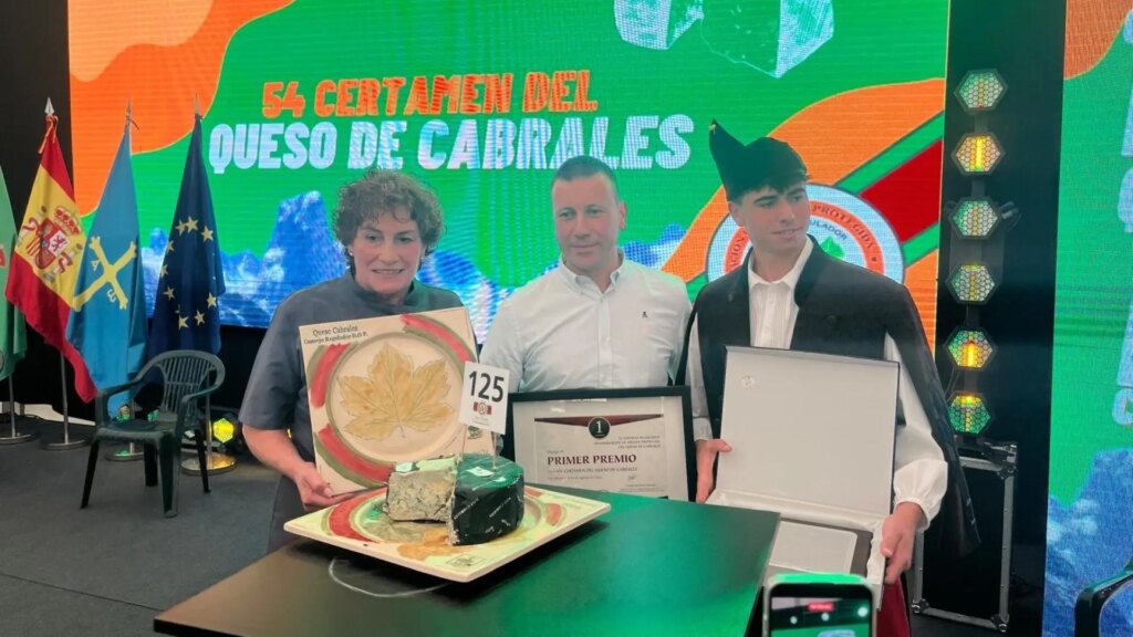 El mejor queso de Cabrales del año alcanza los 37.500 euros y bate un nuevo récord mundial El mejor queso de Cabrales del año alcanza los 37.500 euros y bate un nuevo récord mundial