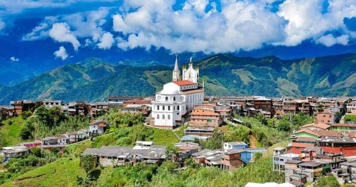 El paraíso de aguas termales, escondido entre las montañas de Antioquia, al que se llega en cinco horas desde Medellín