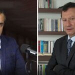 El periodista Rafael Poveda se la juega duro con su defensa con un peso pesado