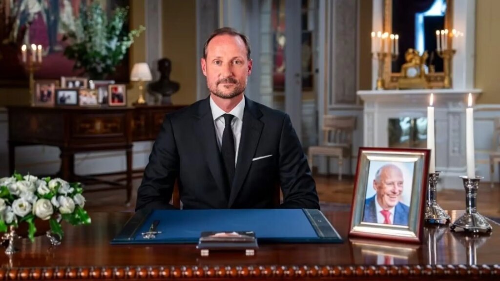 El rey Haakon de Noruega recuerda a su «cálido» padre en su primer discurso a la nación como monarca