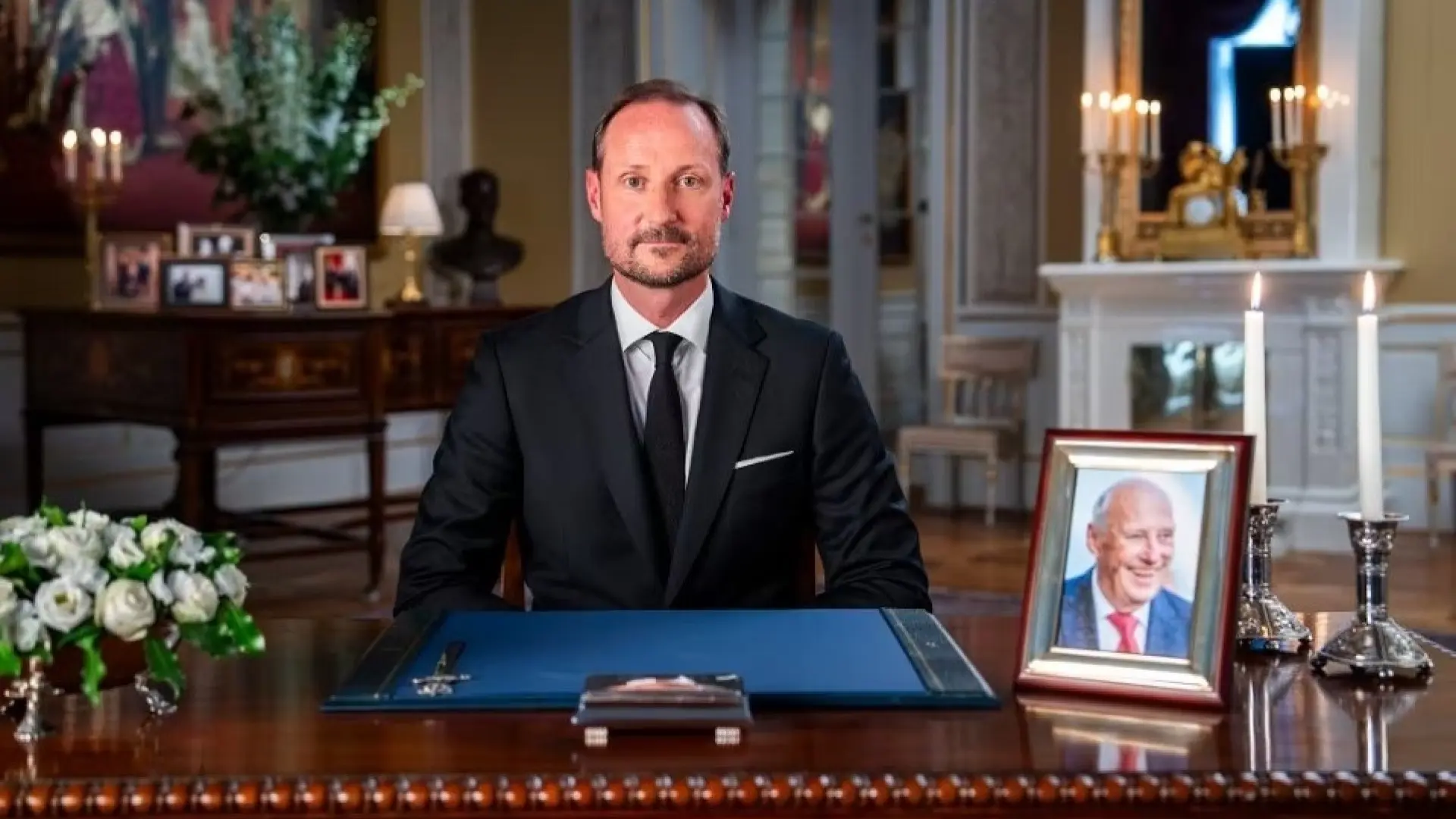 El rey Haakon de Noruega recuerda a su «cálido» padre en su primer discurso a la nación como monarca
