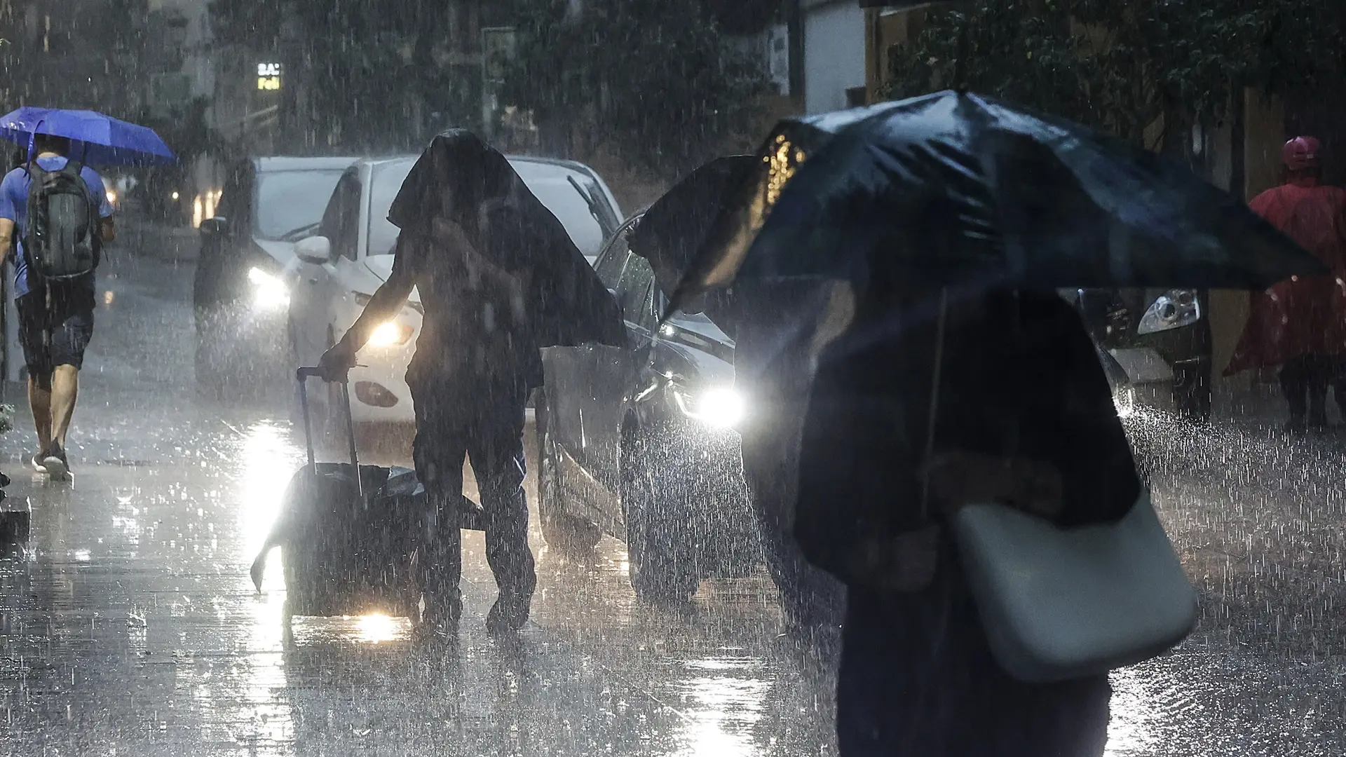 Emergencias activa la alerta naranja por tormentas y lluvias este lunes en Castellón y Valencia Emergencias activa la alerta naranja por tormentas y lluvias este lunes en Castellón y Valencia