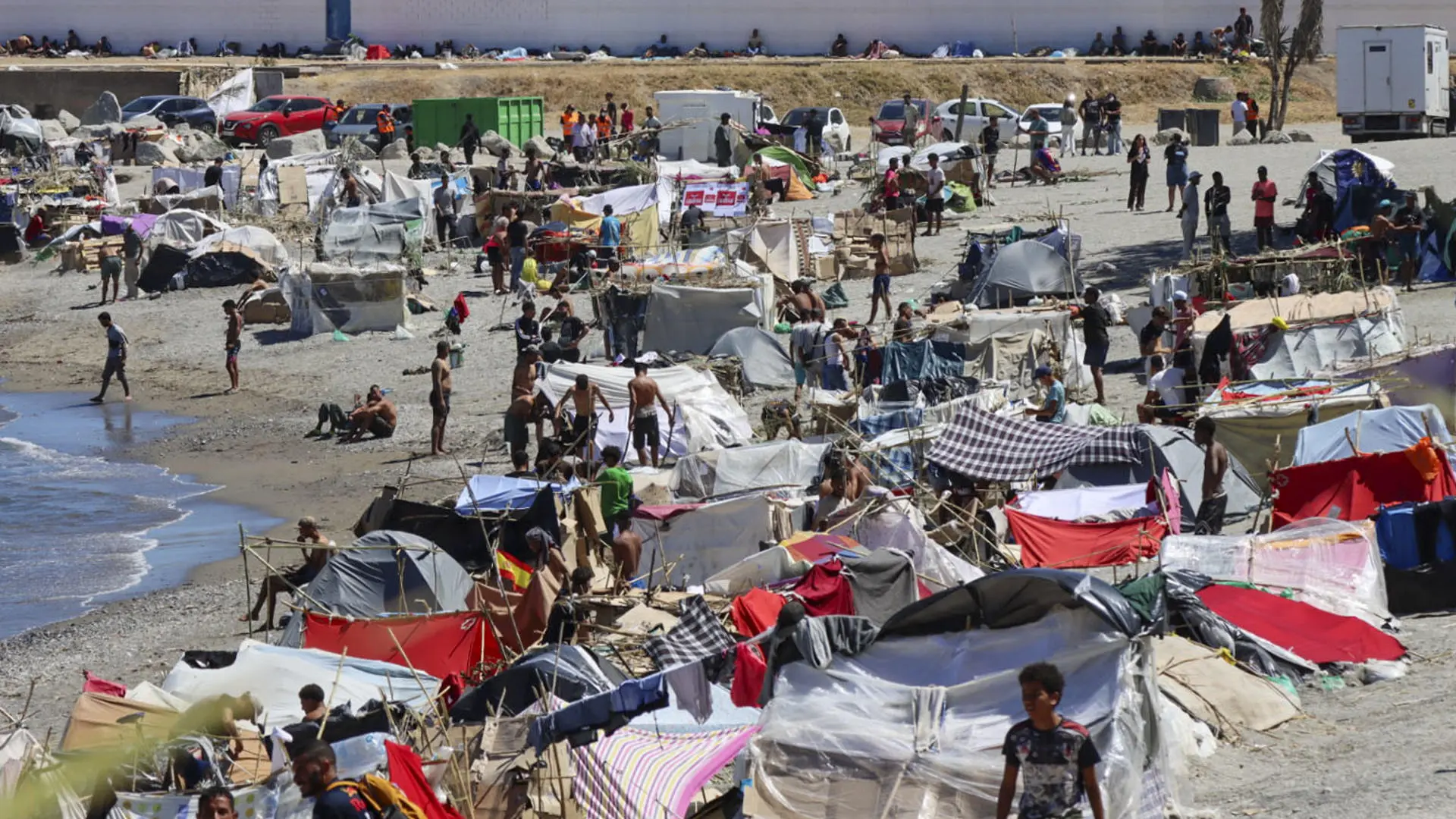 España pide apoyo a la Unión Europea para el triaje de los migrantes que quedan en Ceuta tras la entrada masiva