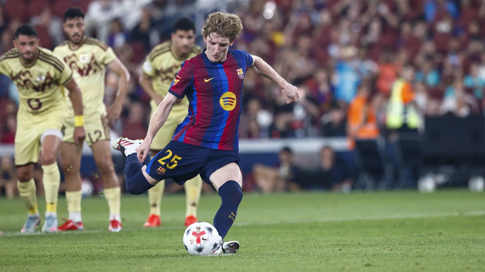 Gordon y Adeyemi debutan con el FC Barcelona en el Joan Gamper ante el Al-Ahly