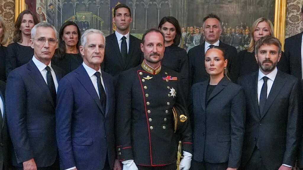 Haakon VIII asume el trono y mantiene el lema «Todo por Noruega» tras la muerte de Harald V Haakon VIII asume el trono y mantiene el lema «Todo por Noruega» tras la muerte de Harald V