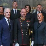 Haakon VIII asume el trono y mantiene el lema «Todo por Noruega» tras la muerte de Harald V