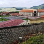 Hallan ahorcado en su celda a un preso condenado por asesinar a su mujer en Avilés a golpes con una llave inglesa