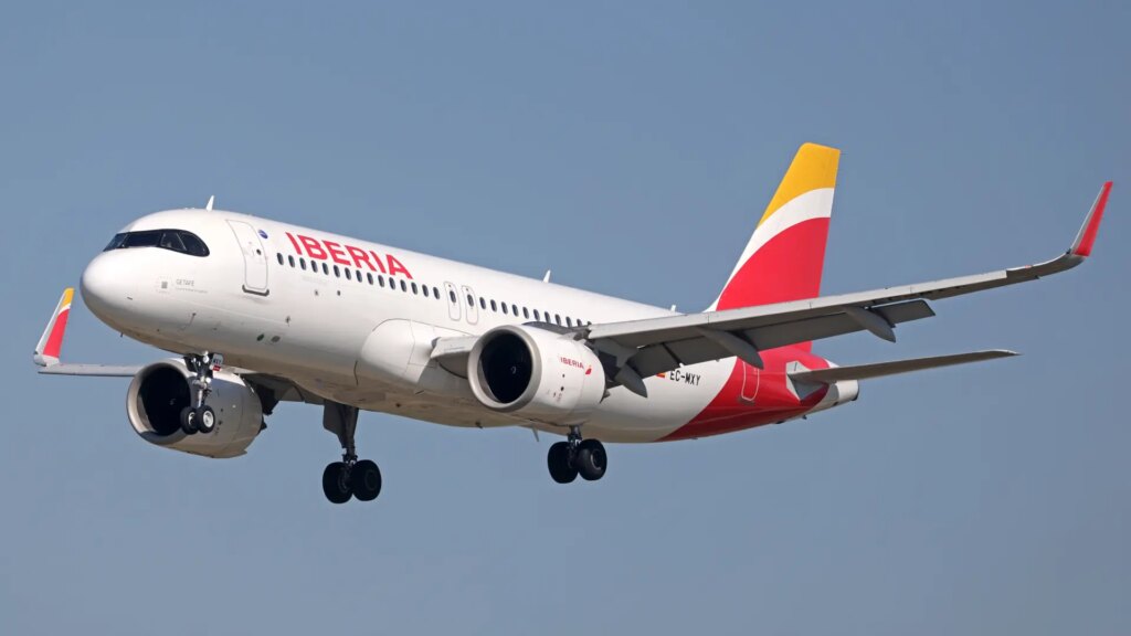 Iberia organiza un vuelo para observar el eclipse total de sol del próximo 12 de agosto Iberia organiza un vuelo para observar el eclipse total de sol del próximo 12 de agosto