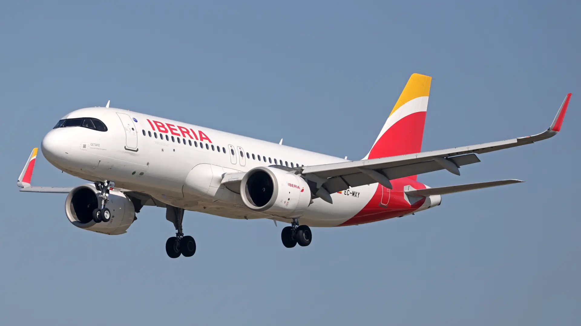 Iberia organiza un vuelo para observar el eclipse total de sol del próximo 12 de agosto Iberia organiza un vuelo para observar el eclipse total de sol del próximo 12 de agosto