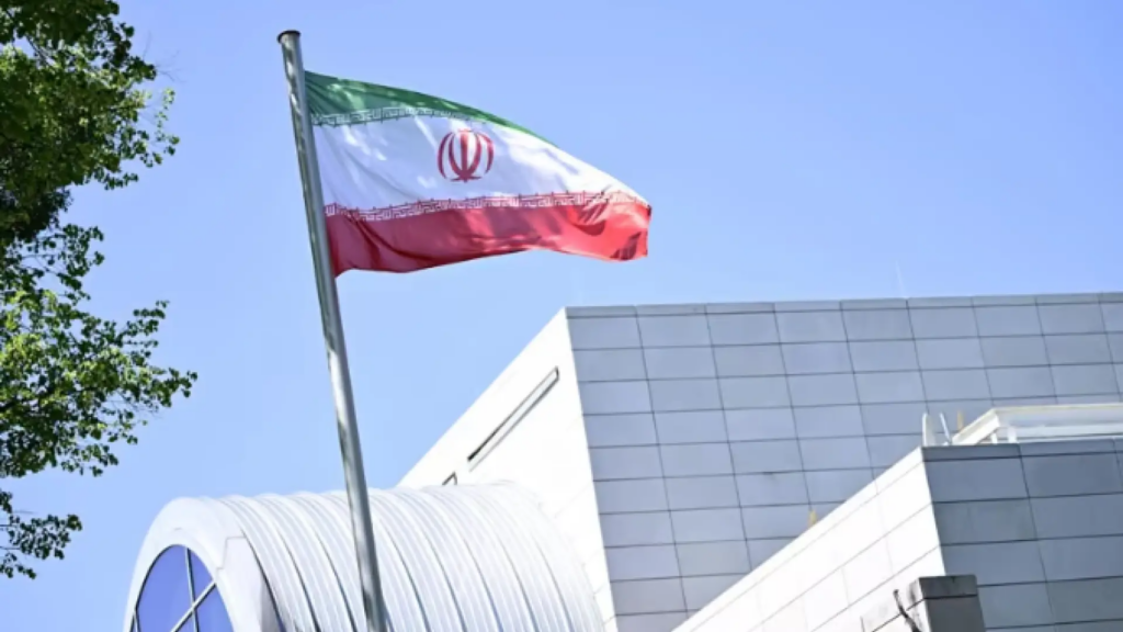 Irán anuncia que adoptará una postura «ofensiva» y advierte de «sorpresas estratégicas» a sus enemigos