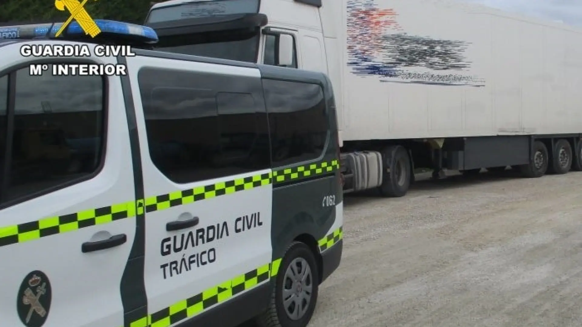 La Guardia Civil intercepta a un camionero que conducía sin puntos del carnet desde hace cinco años La Guardia Civil intercepta a un camionero que conducía sin puntos del carnet desde hace cinco años
