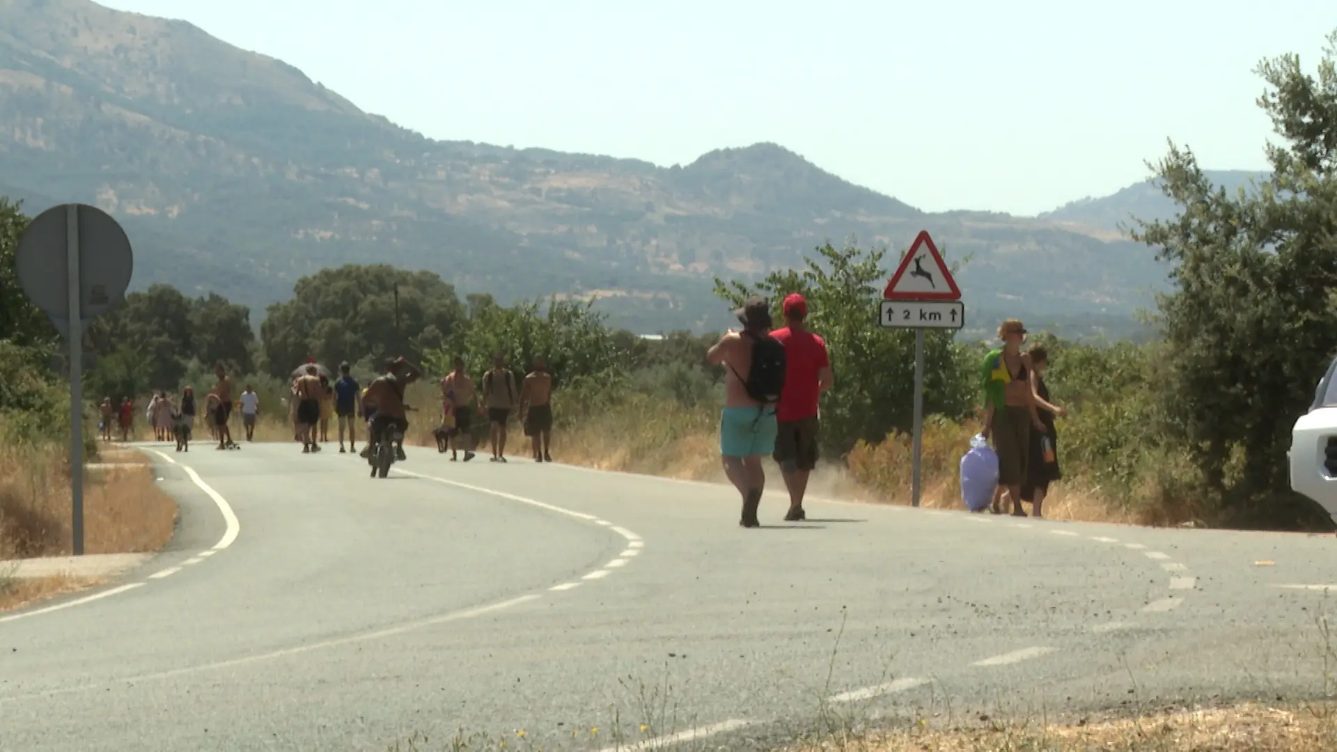 La Guardia Civil mantiene el blindaje en la ‘rave’ ilegal de La Granja y calcula que en el recinto hay «en torno a unas 3.000 personas»