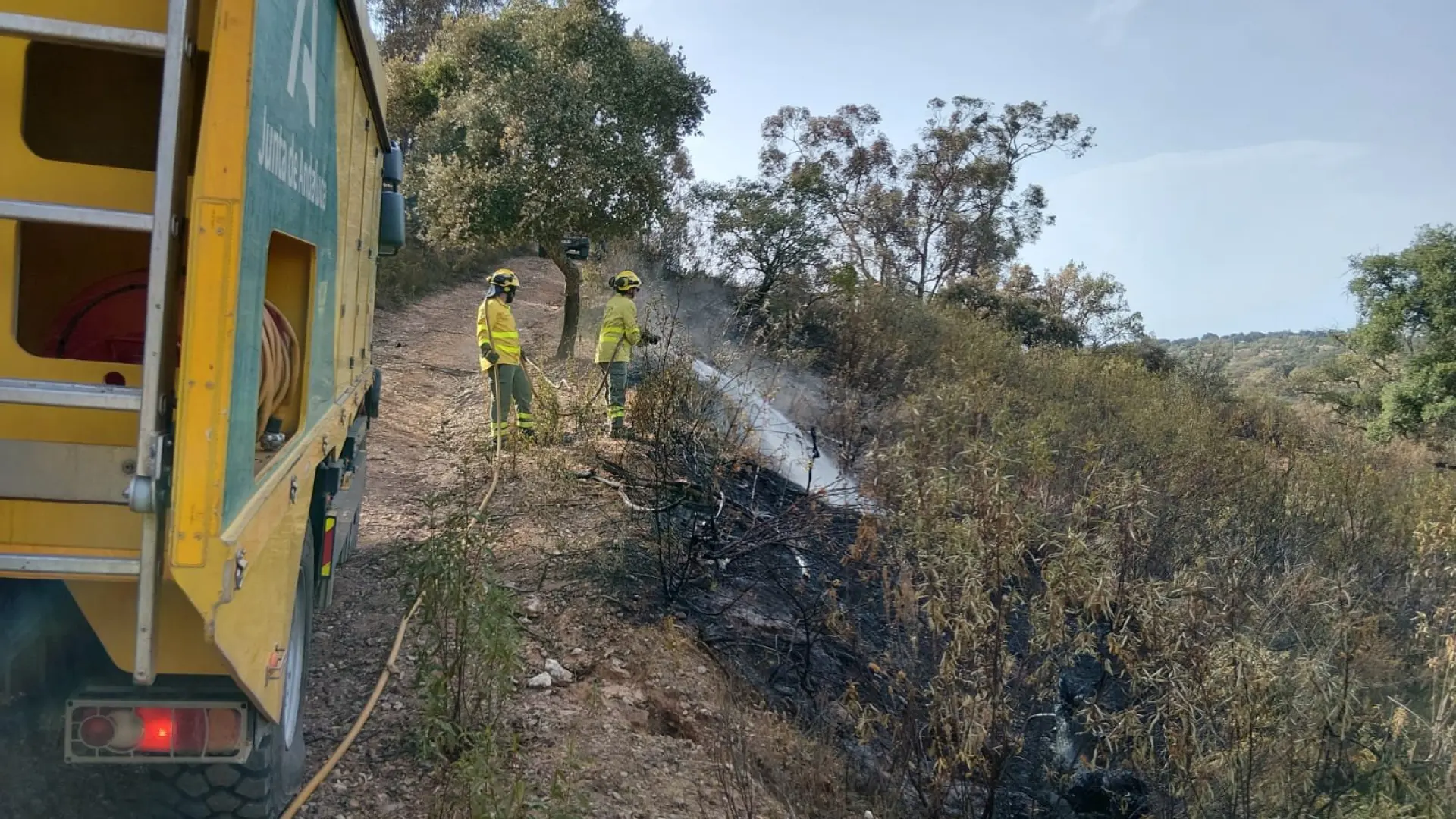 La Junta da por controlado el incendio de Niebla tras dos semanas de lucha contra el fuego, que ha arrasado 33.000 hectáreas La Junta da por controlado el incendio de Niebla tras dos semanas de lucha contra el fuego, que ha arrasado 33.000 hectáreas