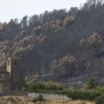La lluvias alivian el incendio de Riglos que mantiene a más de un millar de desalojados y deja ya 17.500 hectáreas calcinadas La lluvias alivian el incendio de Riglos que mantiene a más de un millar de desalojados y deja ya 17.500 hectáreas calcinadas