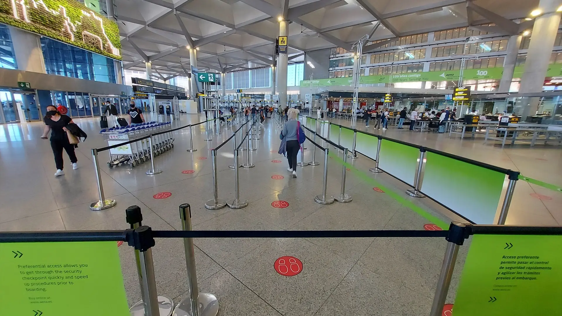 La presencia de un dron cerca del aeropuerto de Málaga obliga a su cierre temporal La presencia de un dron cerca del aeropuerto de Málaga obliga a su cierre temporal