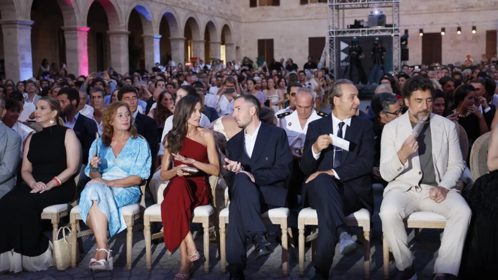 La reina Letizia clausura junto a Javier Bardem el Atlàntida Film Fest en la gala del estreno de ‘El ser querido’