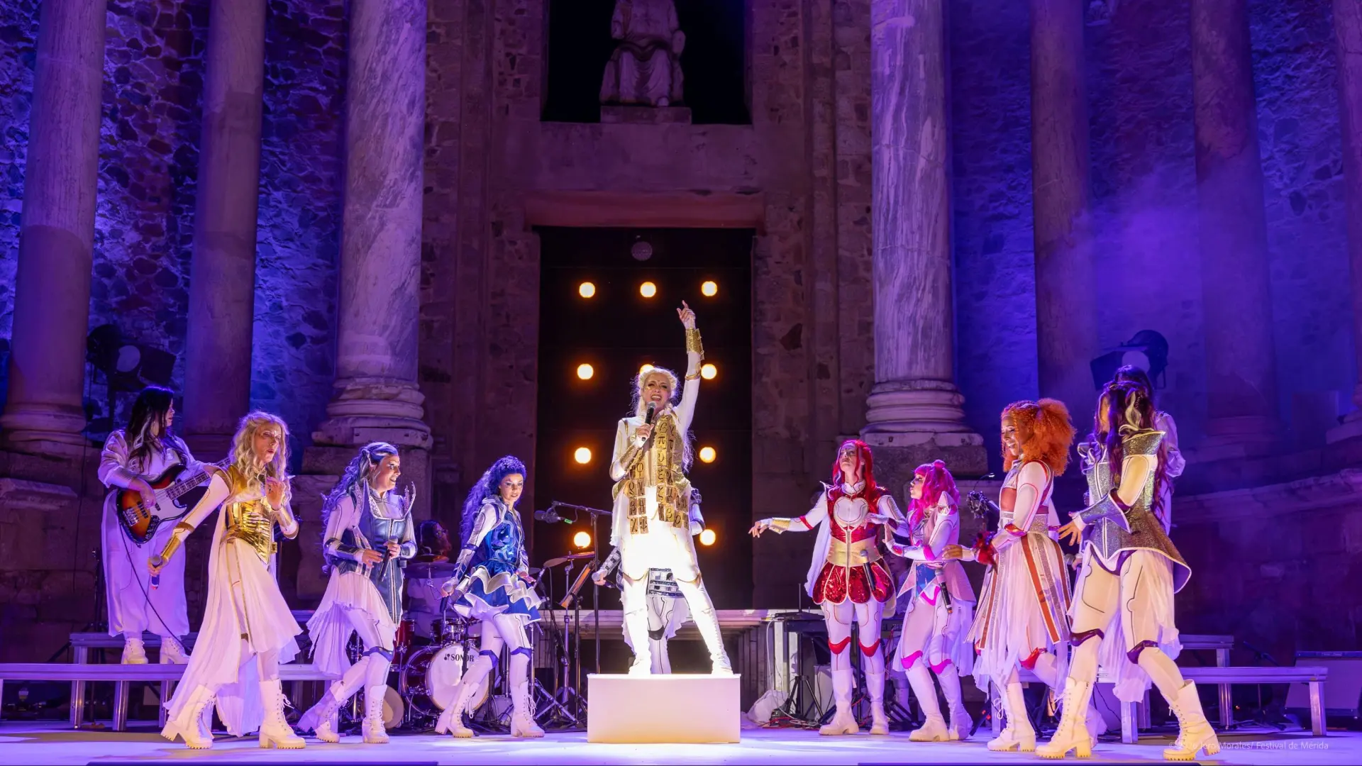 Las musas se imponen a Zeus, la IA y la lluvia a ritmo de musical en el Festival de Mérida Las musas se imponen a Zeus, la IA y la lluvia a ritmo de musical en el Festival de Mérida