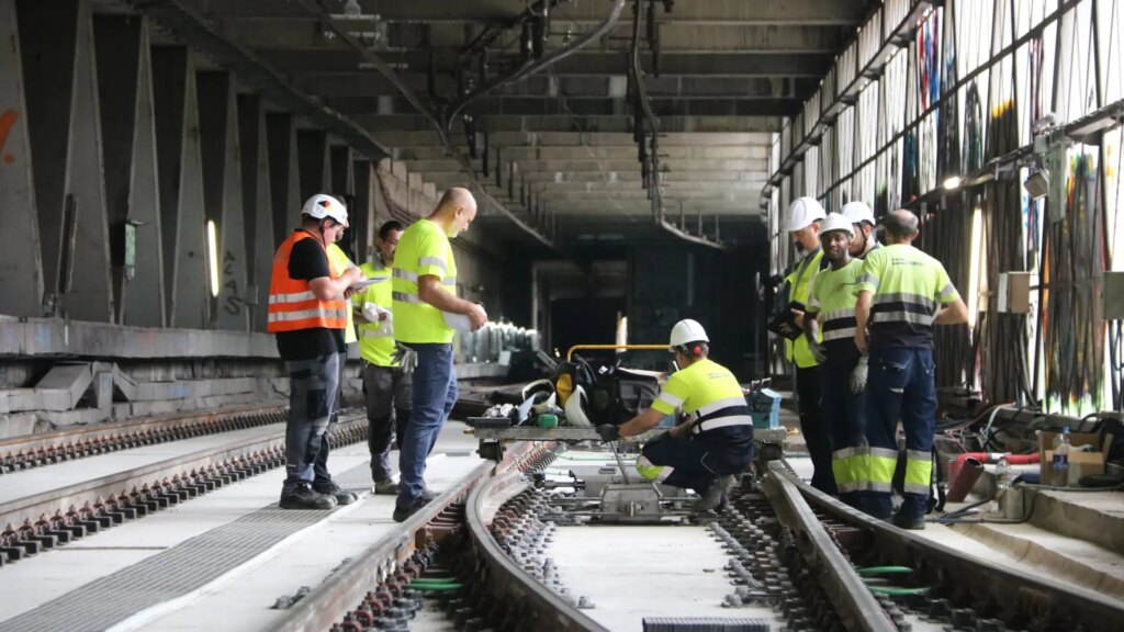 Las obras de la L1 del Metro de Barcelona encaran la recta final y el tramo entre Florida y Plaça de Sants reabrirá el 29 de agosto Las obras de la L1 del Metro de Barcelona encaran la recta final y el tramo entre Florida y Plaça de Sants reabrirá el 29 de agosto