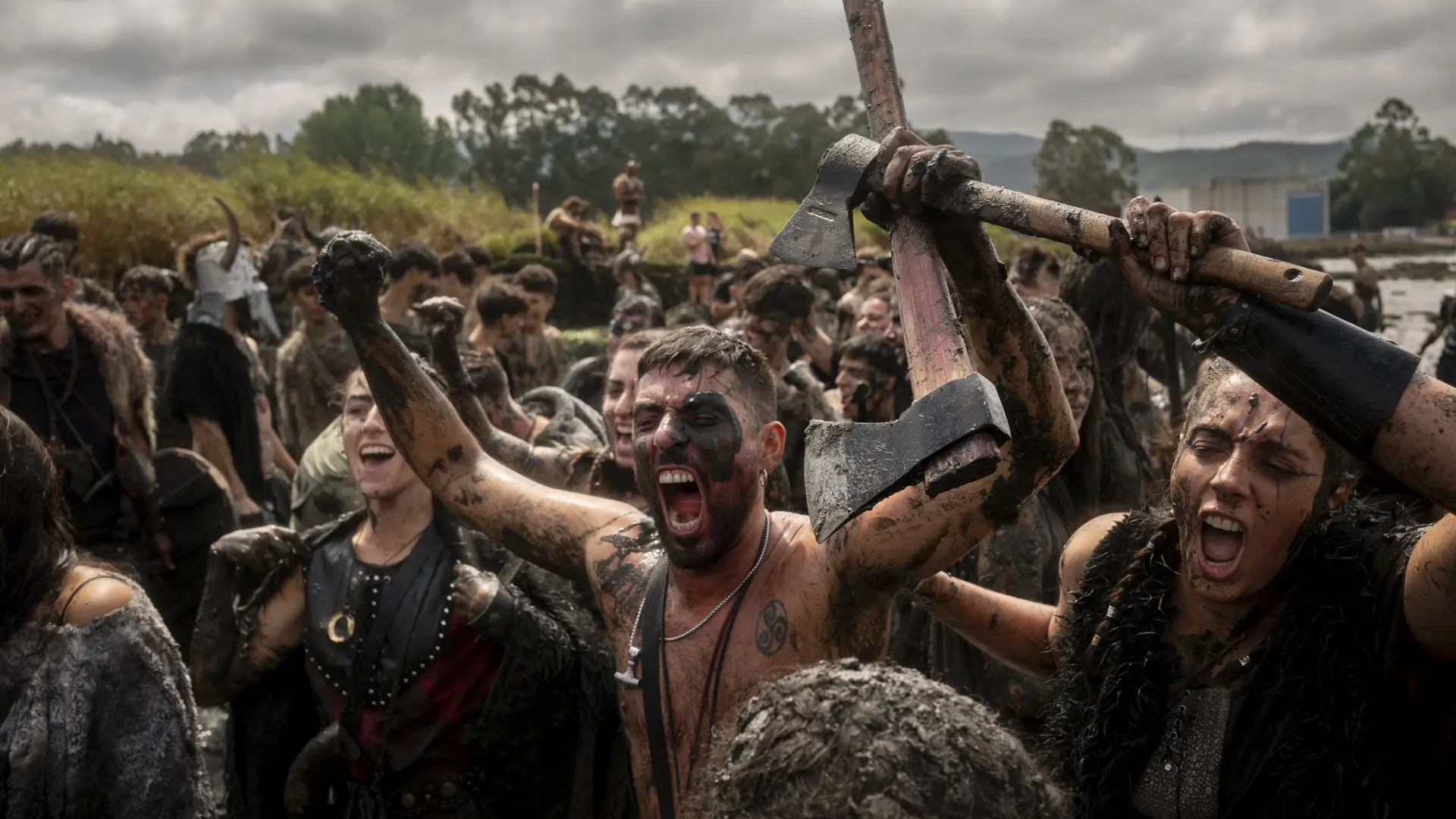 Los vikingos toman Catoira un año más en una Romería llena de barro y risas