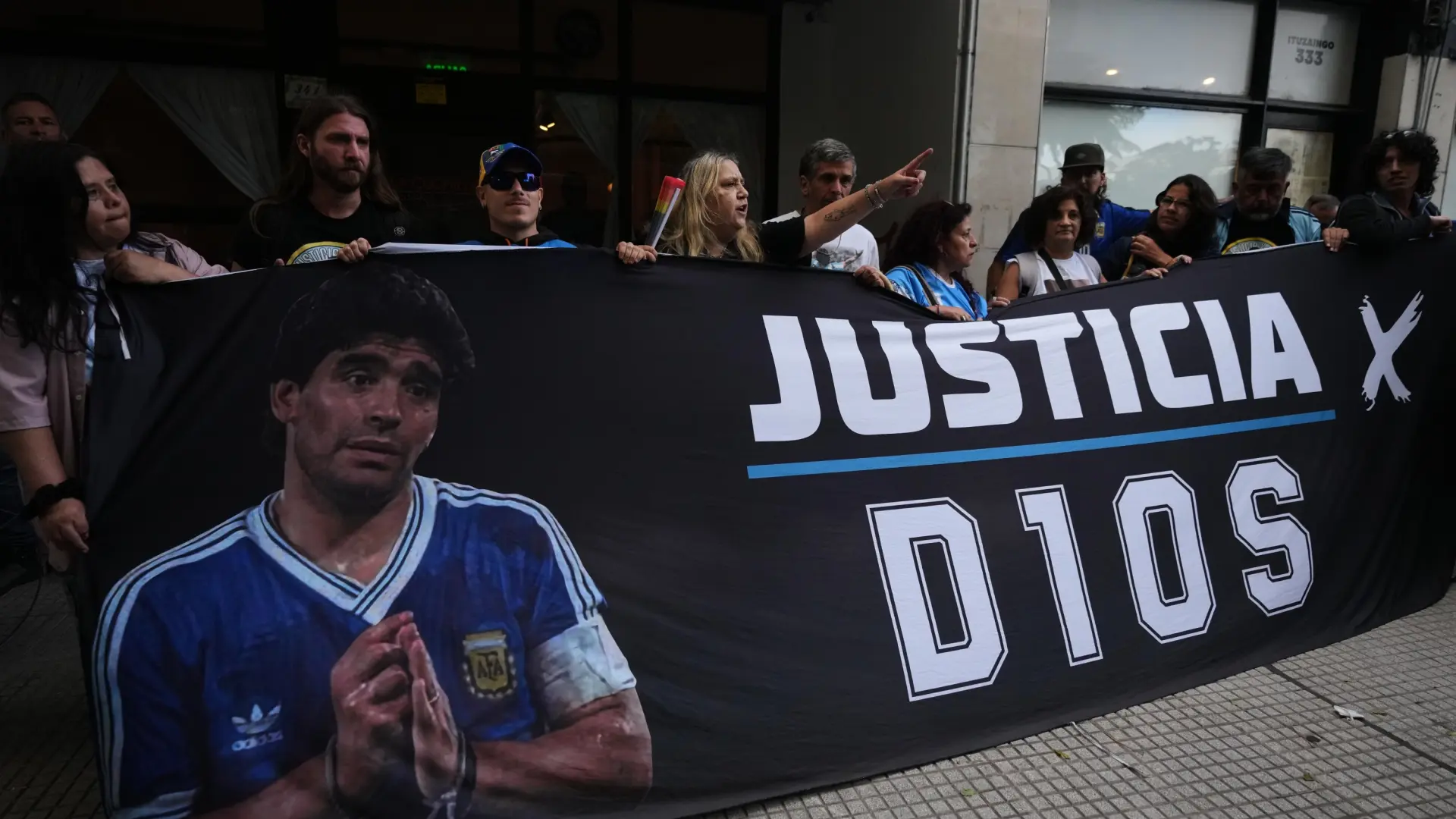 Maradona tenía «signos de una insuficiencia cardíaca» días antes de morir, según un perito forense Maradona tenía «signos de una insuficiencia cardíaca» días antes de morir, según un perito forense