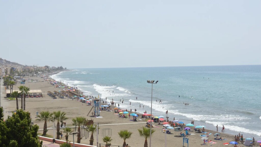 Muere ahogada una mujer de 50 años en una playa de Rincón de la Victoria Muere ahogada una mujer de 50 años en una playa de Rincón de la Victoria