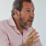 «No, ni a la sucesión del Papa ni del novio de Angelina Jolie»