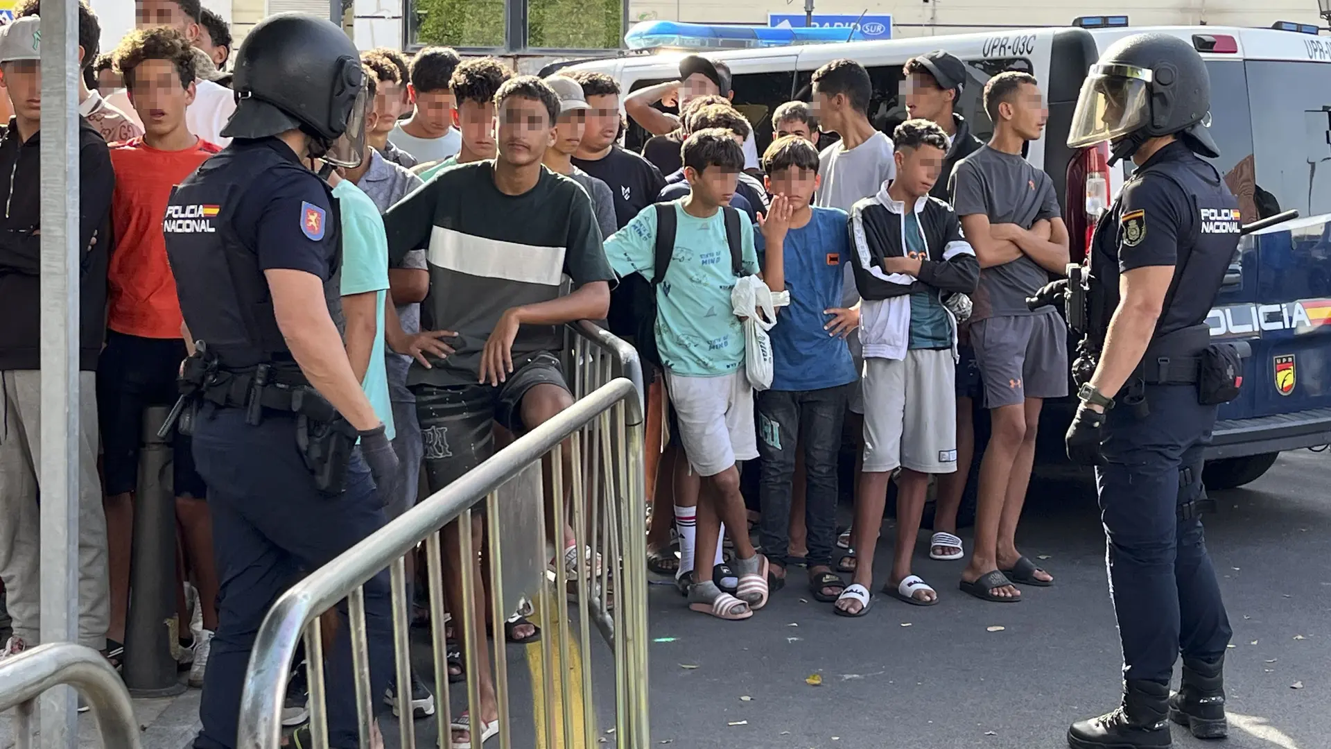 Policías piden pide amparo a Vivas ante el «bloqueo» de la Delegación del Gobierno en Ceuta Policías piden pide amparo a Vivas ante el «bloqueo» de la Delegación del Gobierno en Ceuta