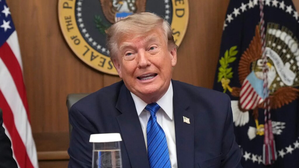 Trump tacha ahora a Irán de «hipócrita» y amaga con mantener un bloqueo naval sobre el régimen «hasta un acuerdo o la rendición» Trump tacha ahora a Irán de «hipócrita» y amaga con mantener un bloqueo naval sobre el régimen «hasta un acuerdo o la rendición»