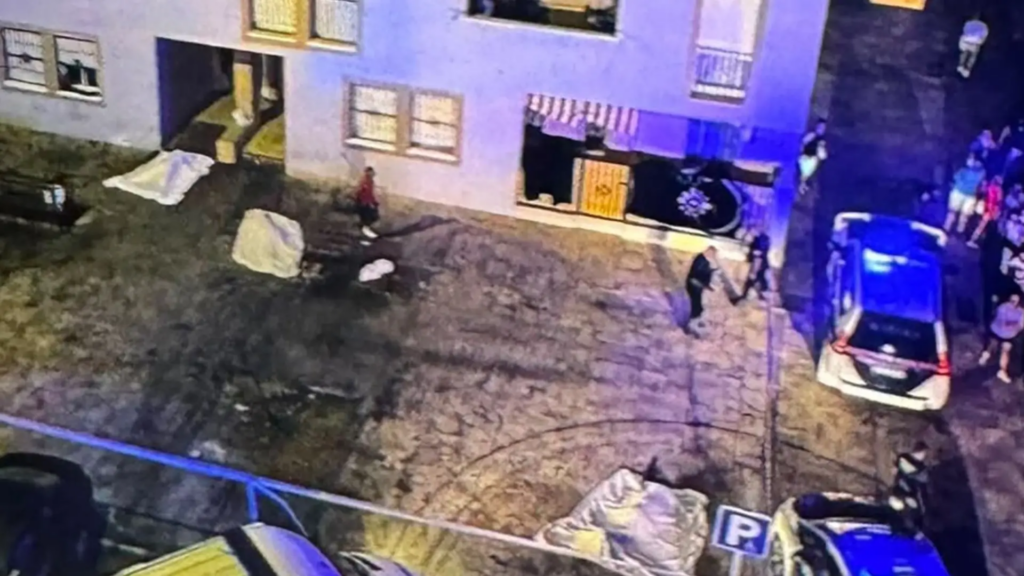 Un tiroteo protagonizado por dos encapuchados deja tres muertos, entre ellos un menor, en Huelva