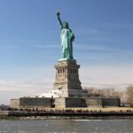 Una mujer y un bebé mueren al volcar una embarcación cerca de la Estatua de la Libertad