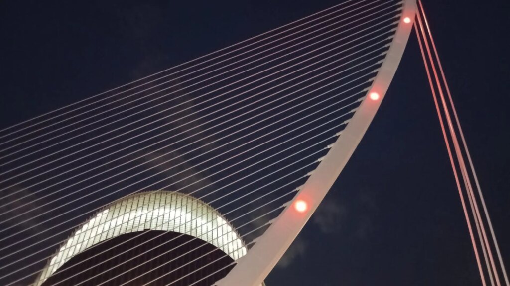 Valencia refuerza la seguridad con ayuda de alpinistas del Pont de l’Assut de l’Or, de Santiago Calatrava