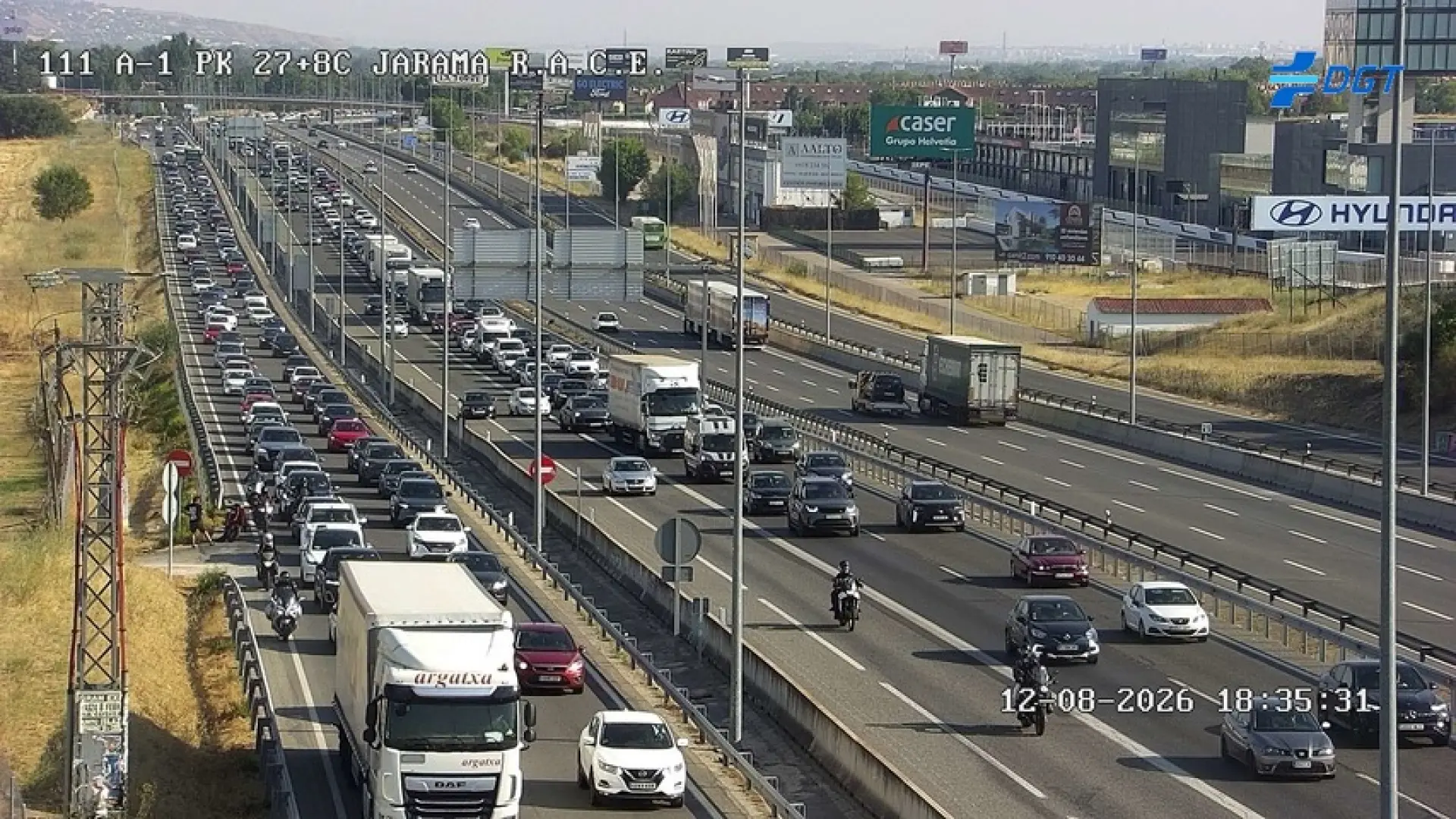 «Ya van tarde, pueden parar el coche y disfrutarlo desde otro sitio» «Ya van tarde, pueden parar el coche y disfrutarlo desde otro sitio»