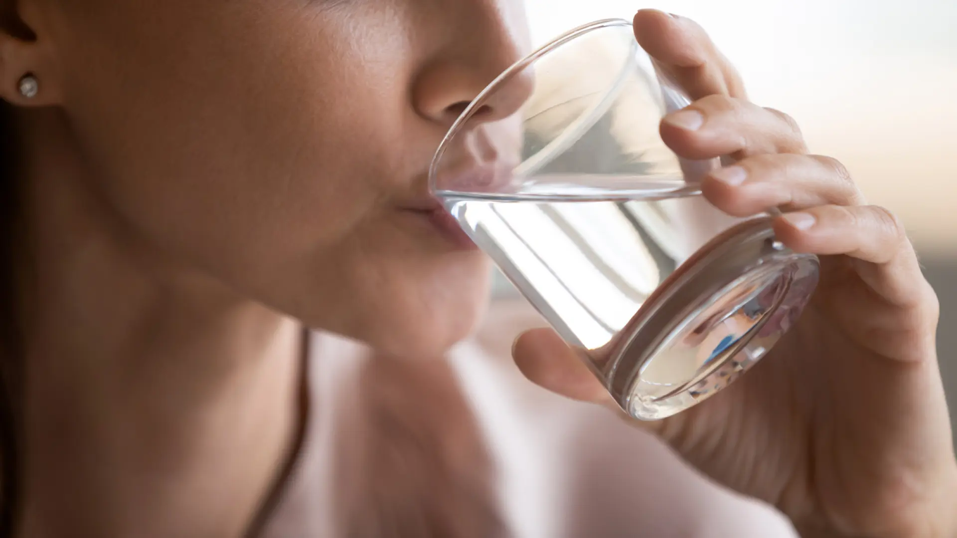 Esto es lo que le ocurre al intestino cuando bebes 600 ml de agua en ayunas Esto es lo que le ocurre al intestino cuando bebes 600 ml de agua en ayunas