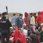 el Gobierno fracasa en la devolución y reagrupación de migrantes y miles continúan en las calles de la ciudad