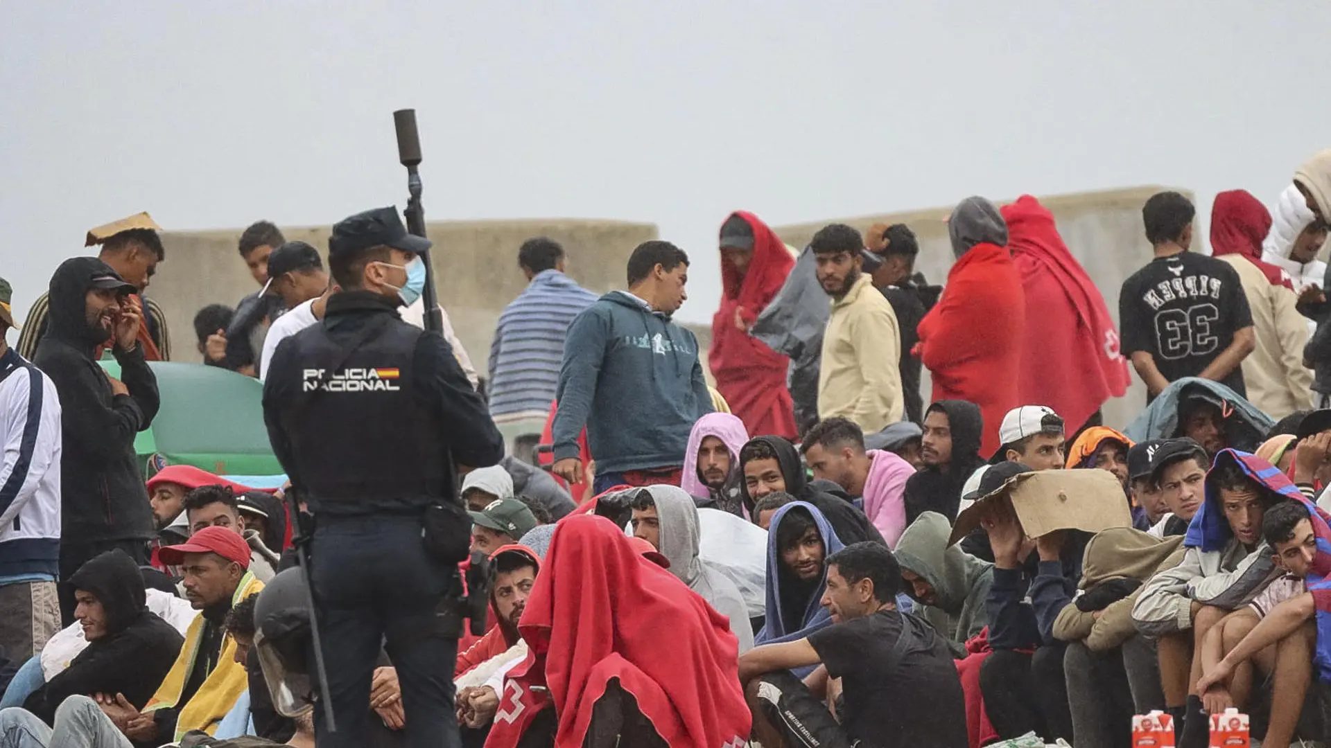 el Gobierno fracasa en la devolución y reagrupación de migrantes y miles continúan en las calles de la ciudad el Gobierno fracasa en la devolución y reagrupación de migrantes y miles continúan en las calles de la ciudad