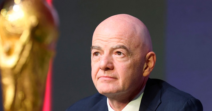 Figo se une a la rebelión contra Infantino y exige su renuncia de la FIFA Figo se une a la rebelión contra Infantino y exige su renuncia de la FIFA