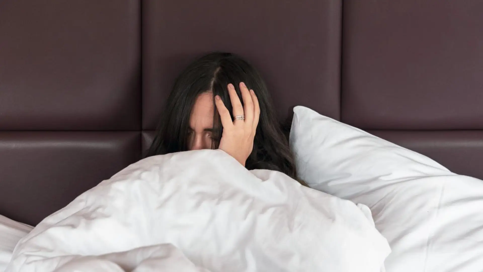 Estos son los alimentos que provocan insomnio y sueños extraños, según la ciencia