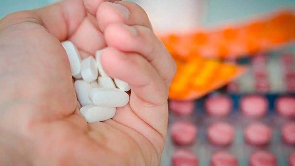 Sanidad prohíbe una veintena de adelgazantes por contener una sustancia no autorizada de efectos adversos graves Sanidad prohíbe una veintena de adelgazantes por contener una sustancia no autorizada de efectos adversos graves