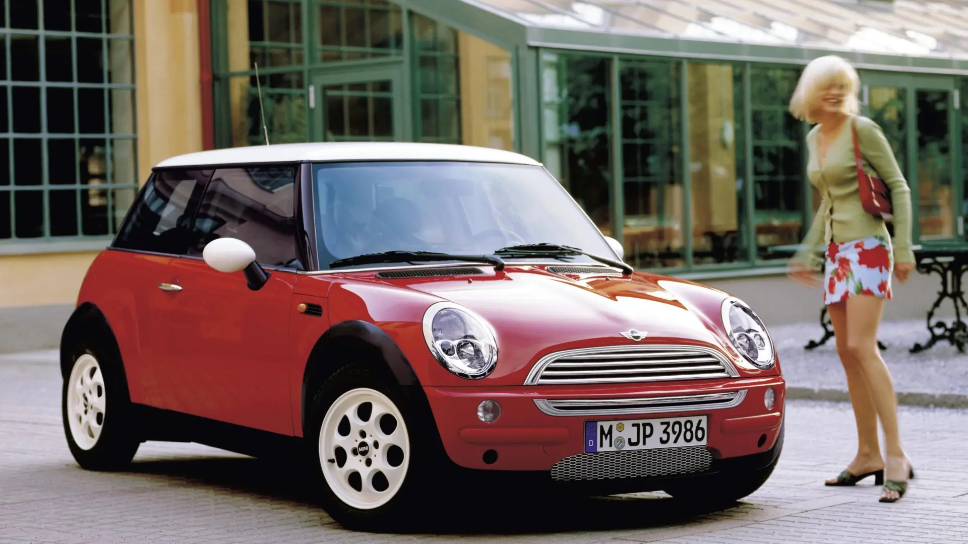 El Mini moderno cumple 25 años y BMW explica en vídeo cómo nació uno de sus mayores iconos El Mini moderno cumple 25 años y BMW explica en vídeo cómo nació uno de sus mayores iconos