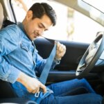 El accesorio para el cinturón que cada vez usa más gente: puede comprometer la seguridad