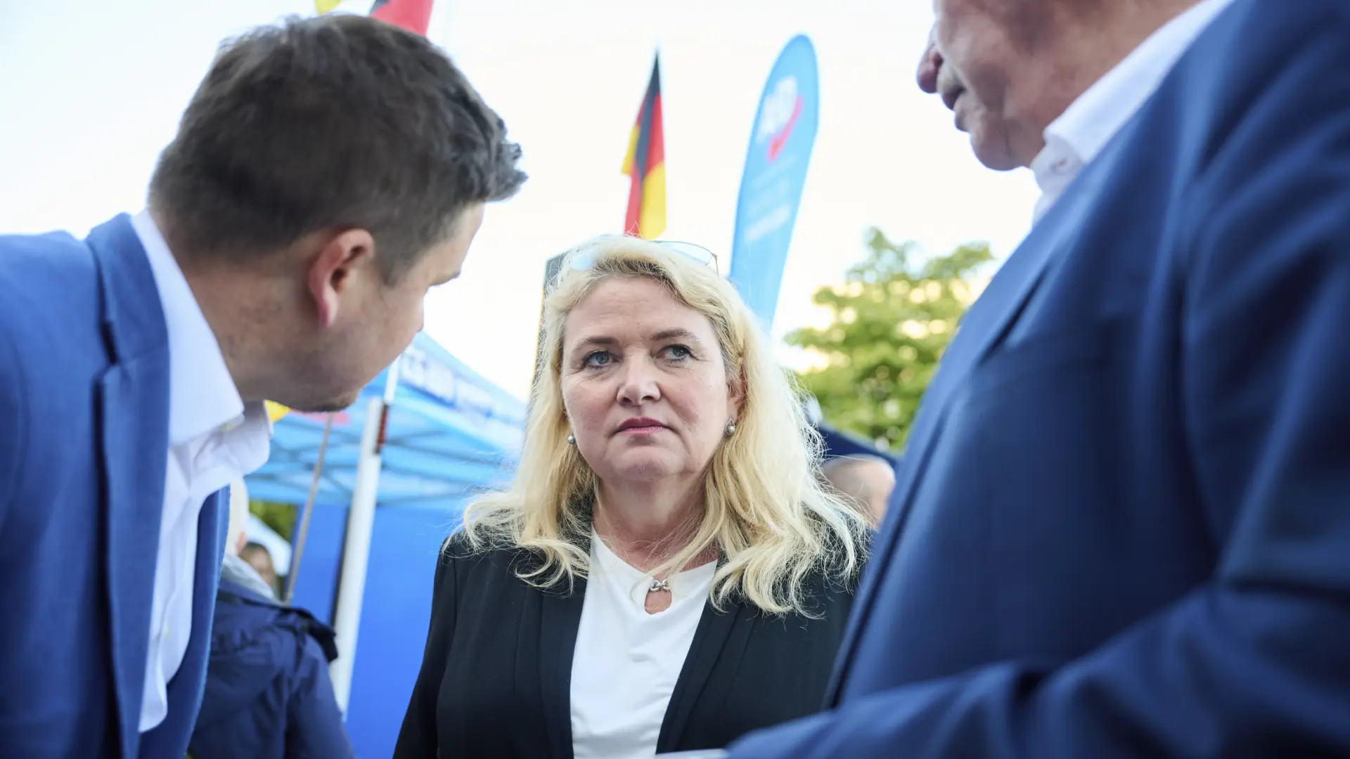 Hallan material nazi al registrar la casa de un colaborador de la candidata de la ultraderecha en Berlín Hallan material nazi al registrar la casa de un colaborador de la candidata de la ultraderecha en Berlín