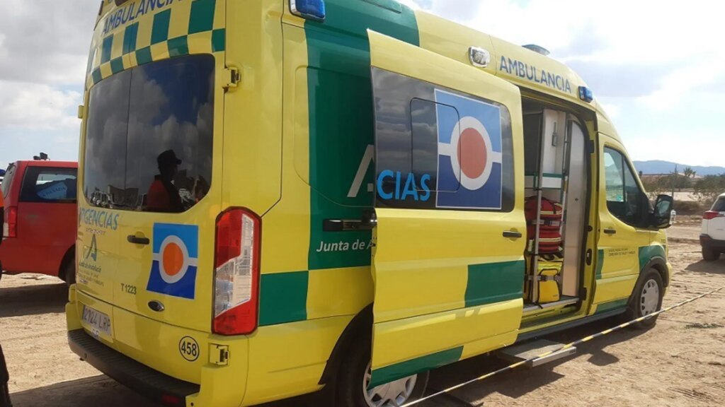 Herida una mujer al ser arrastrada por su coche y caer por un desnivel de tres metros en Galicia