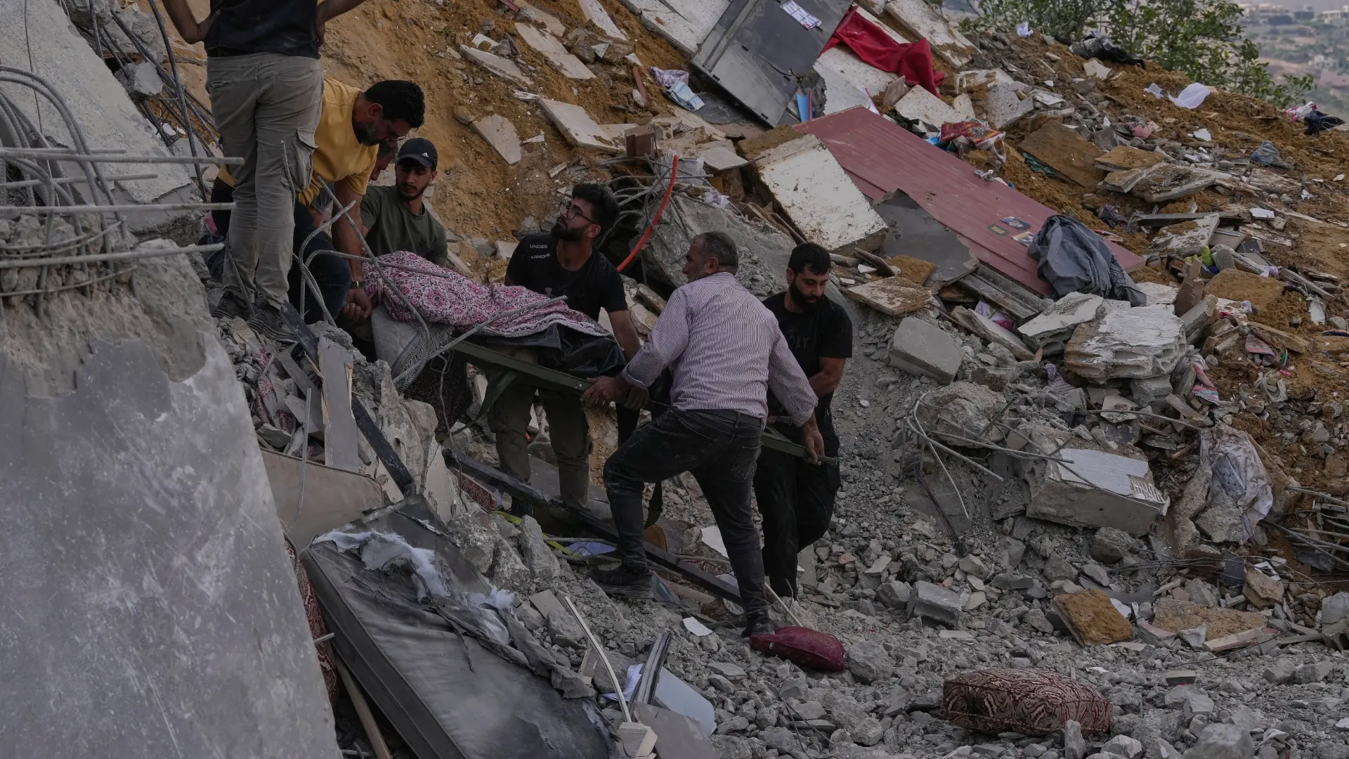 Israel anuncia un ataque aéreo contra un edificio vinculado a Hezbolá en el sur del Líbano Israel anuncia un ataque aéreo contra un edificio vinculado a Hezbolá en el sur del Líbano