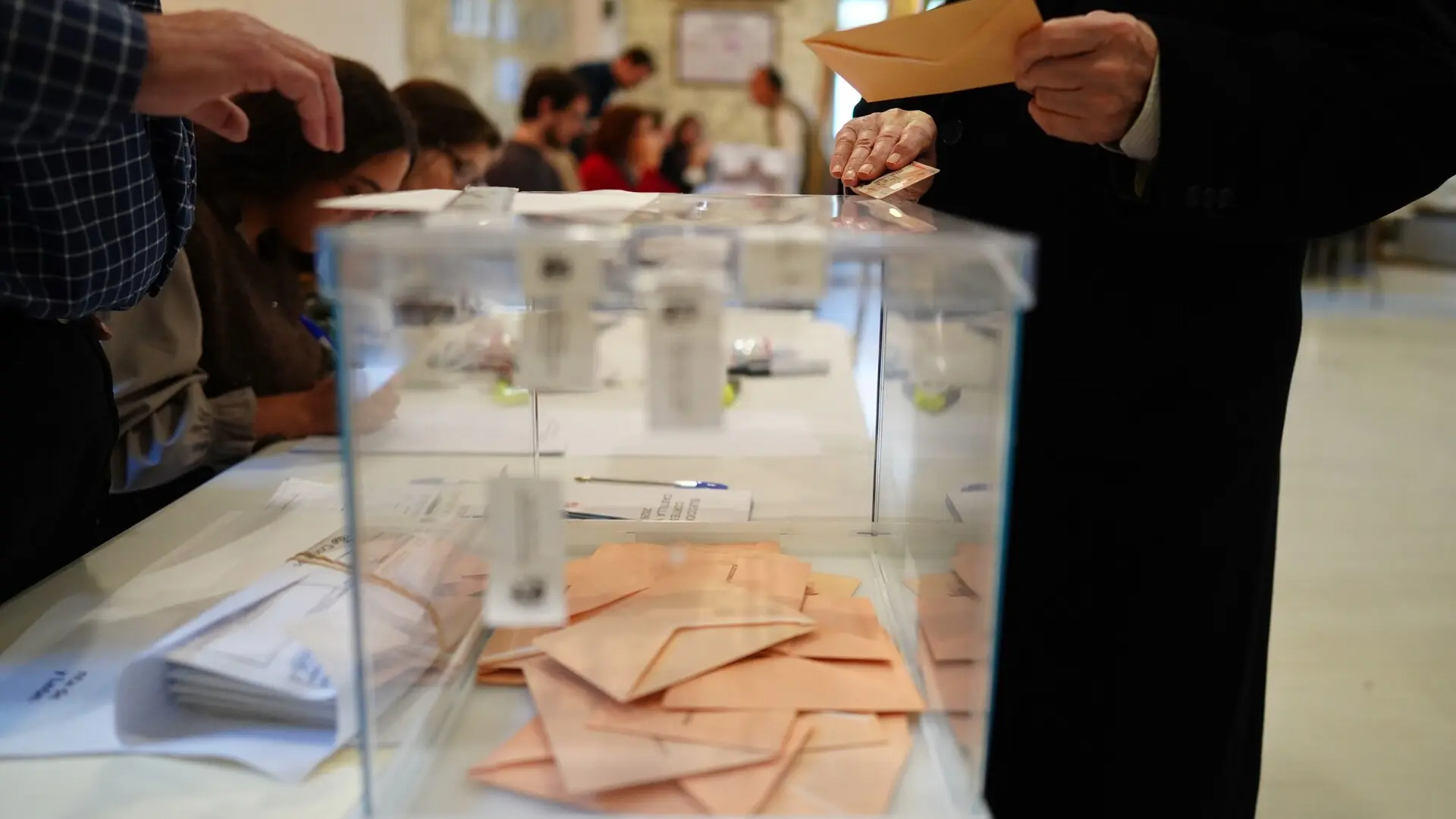 La Junta Electoral publica las reglas para determinar a qué municipio va el voto exterior La Junta Electoral publica las reglas para determinar a qué municipio va el voto exterior
