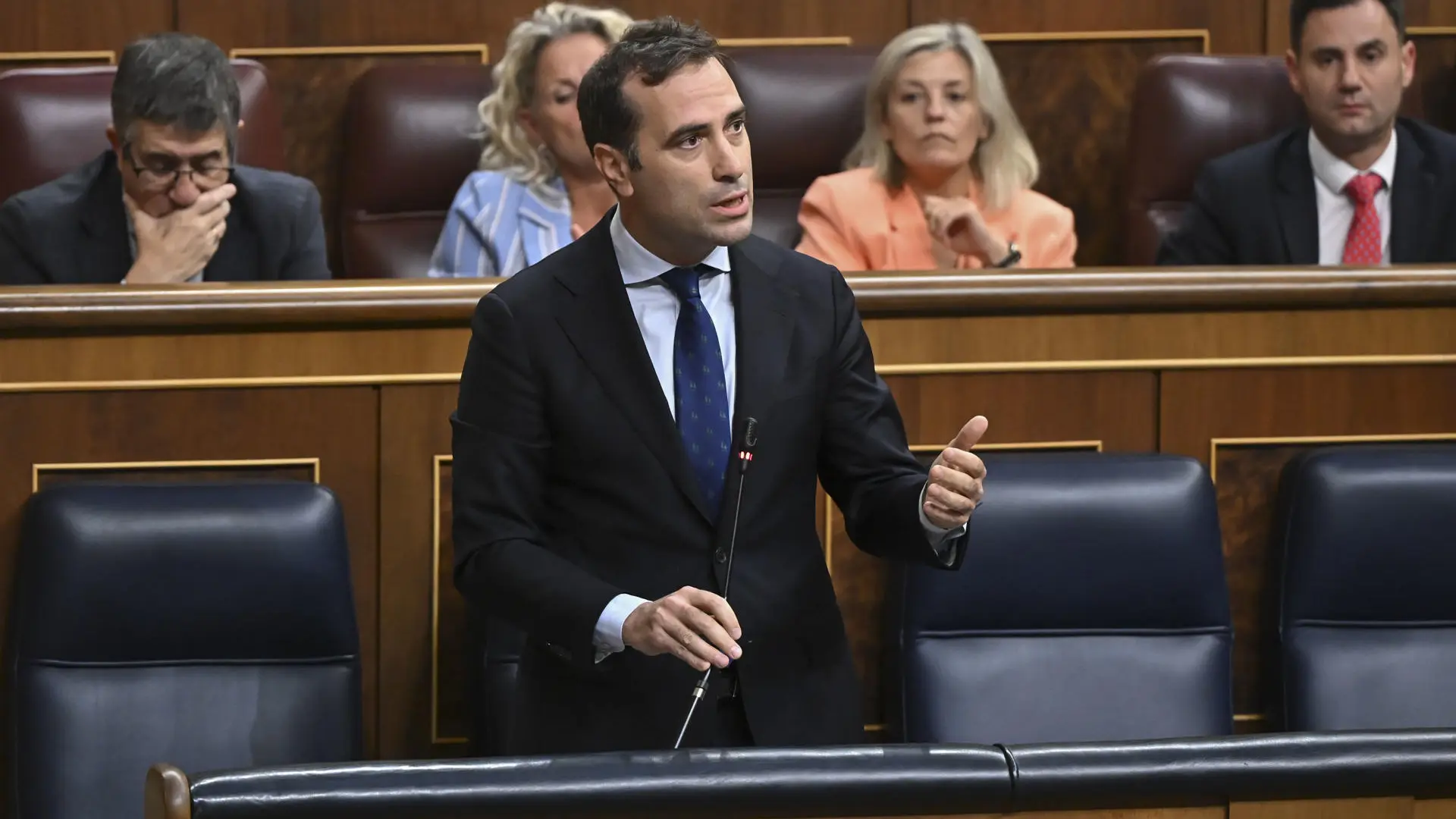 La economía aceleró en el segundo trimestre y creció un 0,7% impulsada por consumo e inversión La economía aceleró en el segundo trimestre y creció un 0,7% impulsada por consumo e inversión