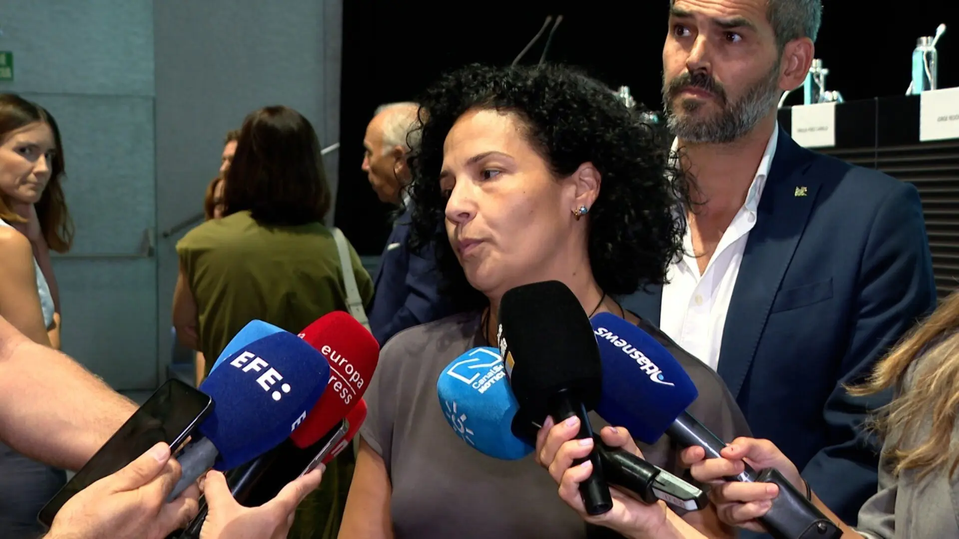 La madre de Sandra Peña denuncia la «multitud de errores» del colegio y pide contundencia a la Junta de Andalucía