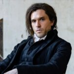 La miniserie con Kit Harington que recupera uno de los clásicos más importantes de Charles Dickens con una digna adaptación La miniserie con Kit Harington que recupera uno de los clásicos más importantes de Charles Dickens con una digna adaptación
