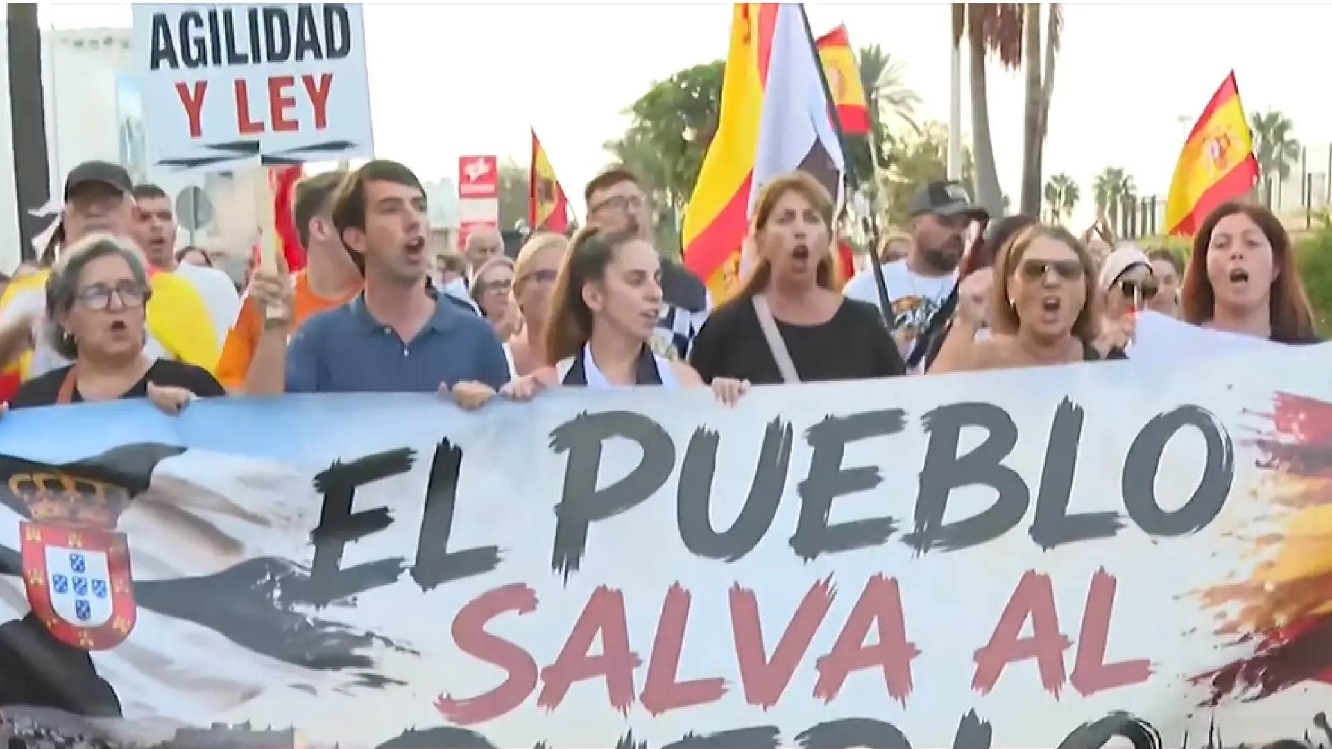 Los vecinos de Ceuta vuelven a la calle a protestar contra el espacio para migrantes previsto en el Muelle de Poniente